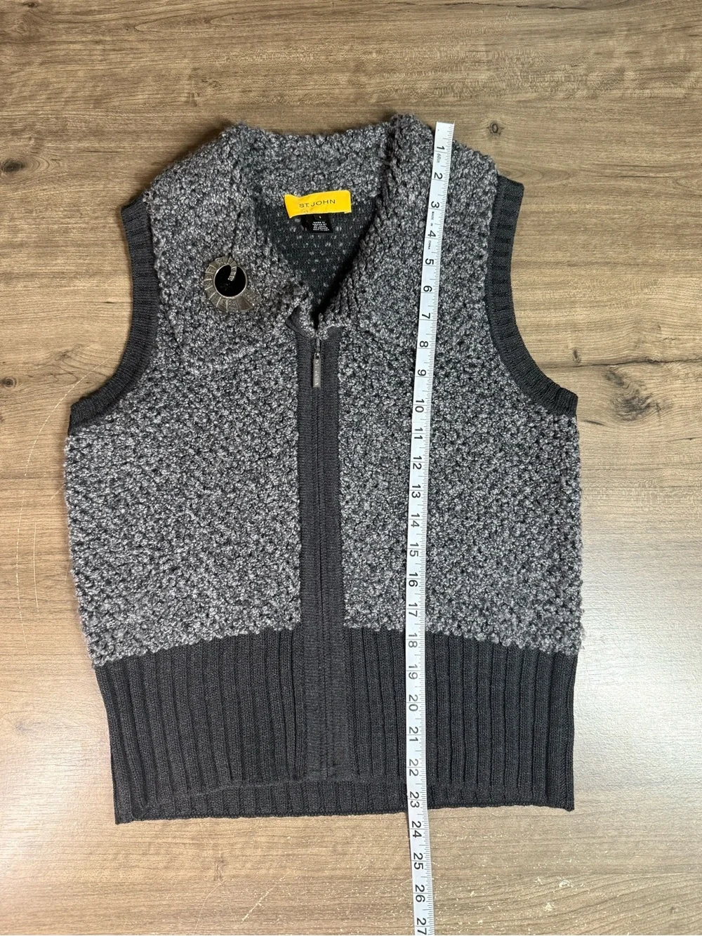 St John Fall 2010 Boucle Vest Womens S Wool Cashmere Gray Zip Knit Brooch USA